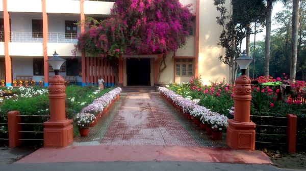 The main gate of the college building